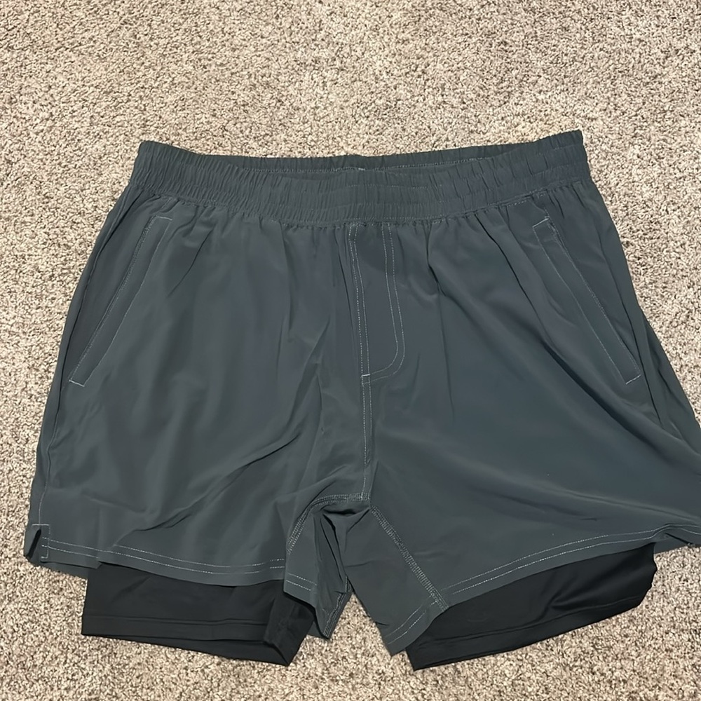 Barbell Men’s Workout shorts with liner in. Brand new with tags in place.